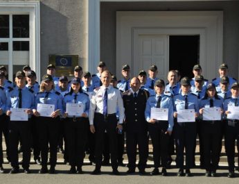 Në Akademinë e Sigurisë, u organizua ceremonia e shpërndarjes së çertifikatave, për 50 punonjës të emëruar rishtazi pranë Policisë Bashkiake ,të cilët përfunduan me sukses trajnimin një mujor “Për formimin dhe kualifikimin e punonjësve të Policisë Bashkiake”.